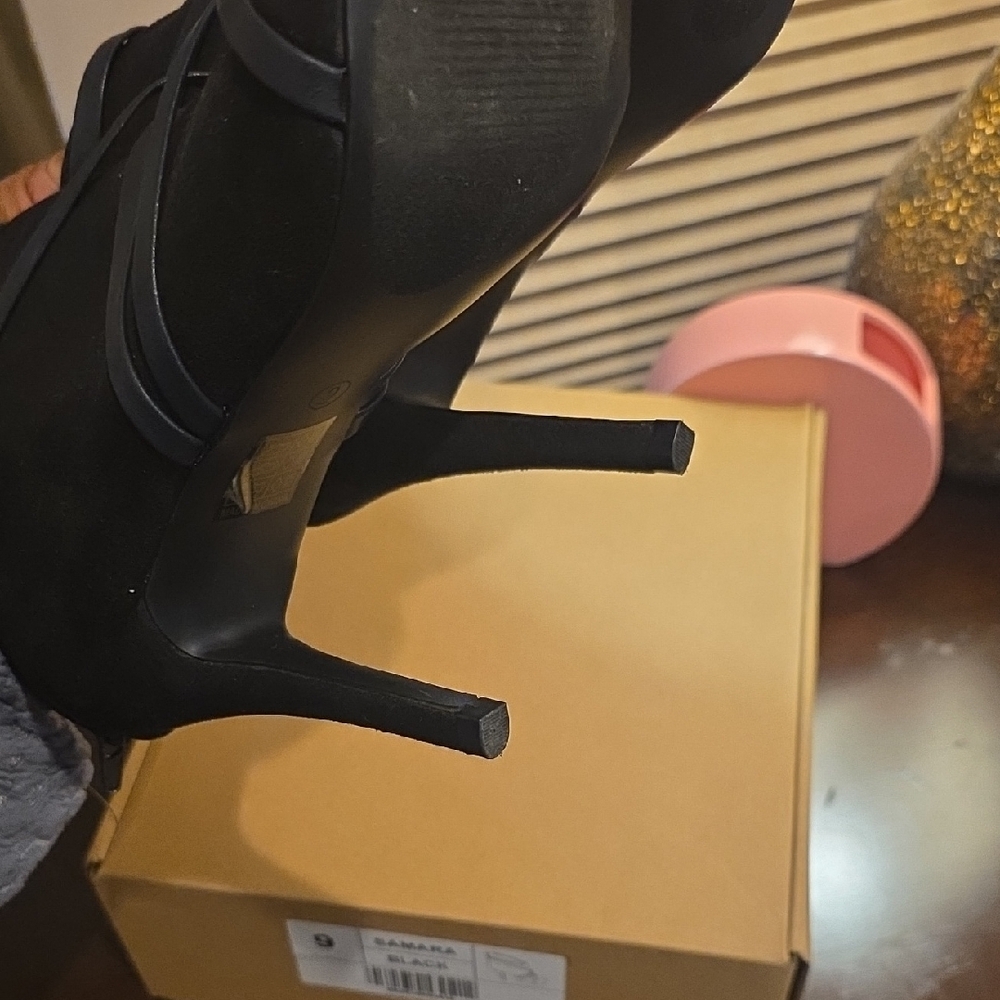 Black Women's Heeled Sandals - Picture 2 of 2